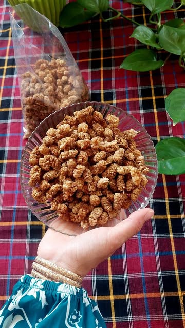 توت خشک قهوه‌ای و شیرین محلی یک کیلویی
